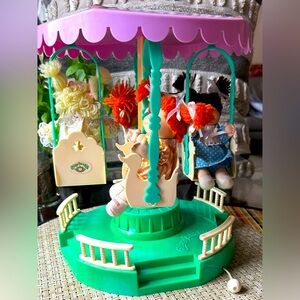 Vintage 1984 Cabbage Patch musical
 Merry-Go-Round Four 5/2” dolls included!
